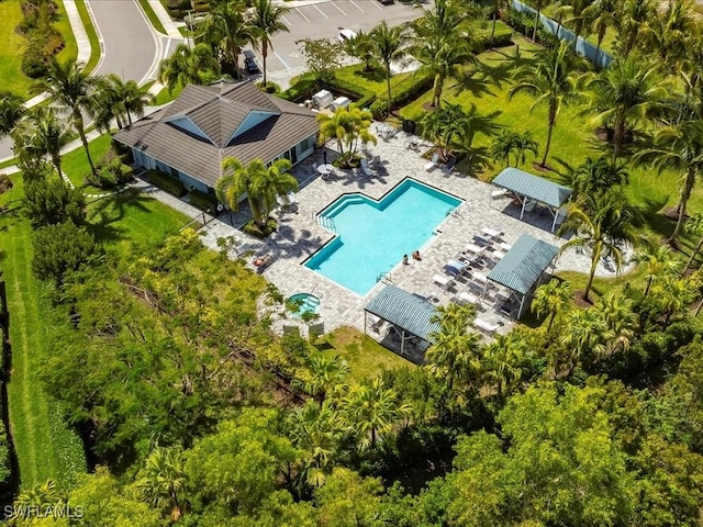 2138 Marquesa Cir, Naples, FL 34112 - bird's eye view of a pool area