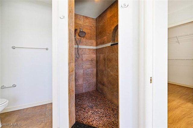 6081 Waterway Bay Dr, Fort Myers, FL 33908 - full bath featuring a tile shower, a spacious closet, toilet, and baseboards