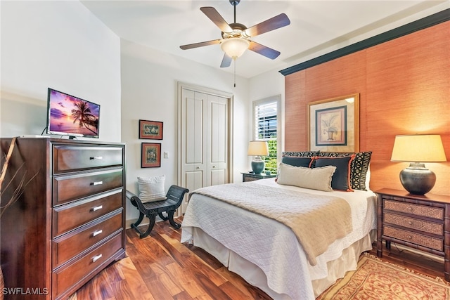 bedroom featuring a closet, wood finished floors, and a ceiling fan