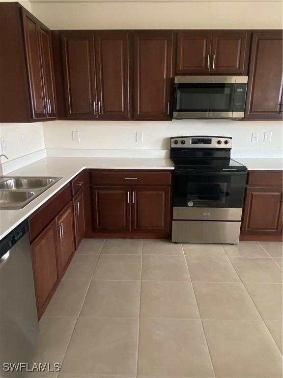 211 NE 20th St, Cape Coral, FL 33909 - kitchen featuring a sink, light countertops, and stainless steel appliances