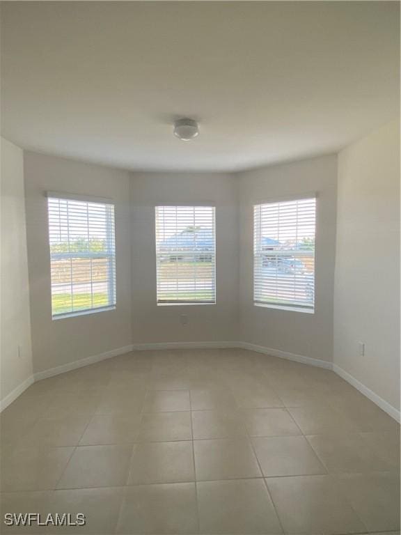 211 NE 20th St, Cape Coral, FL 33909 - unfurnished room with light tile patterned floors and baseboards
