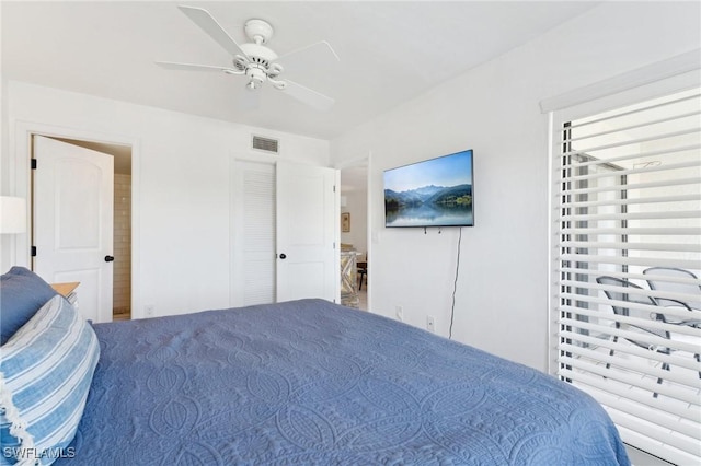 bedroom with ceiling fan