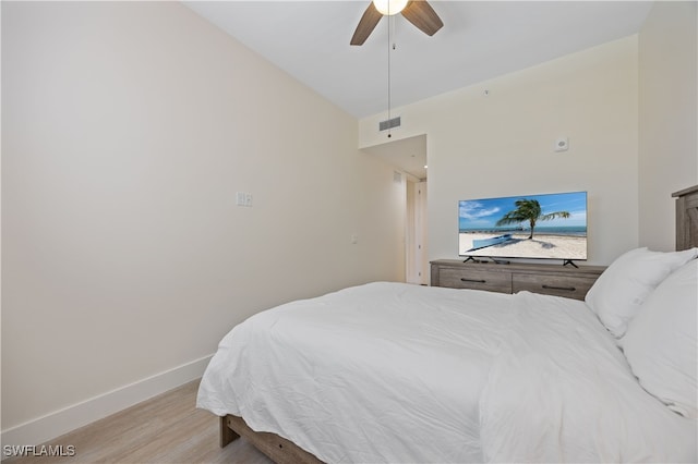15901 Royal Pointe Ln Unit 404, Fort Myers, FL 33908 - bedroom with light wood-style floors, visible vents, baseboards, and a ceiling fan