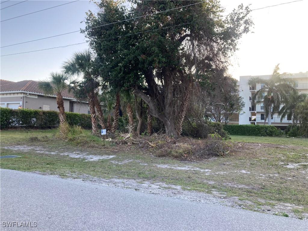 748 Seagrape Dr, Marco Island, FL 34145