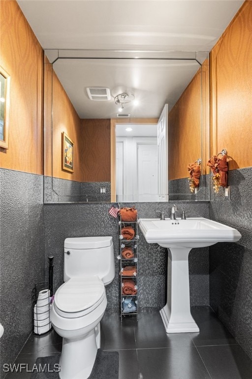 14270 Royal Harbour Ct Unit 323, Fort Myers, FL 33908 - bathroom with tile patterned flooring and wainscoting