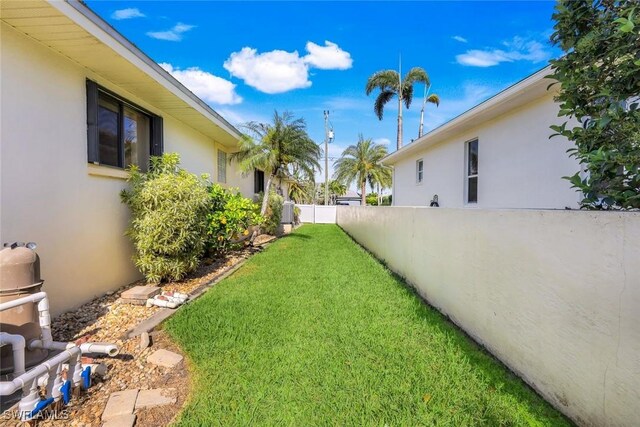 2556 SW 28th Pl, Cape Coral, FL 33914 - view of yard featuring fence