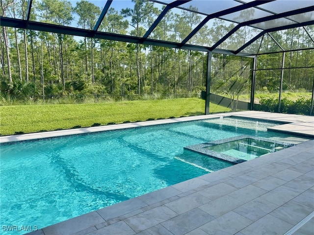 9499 Caymas Way, Naples, FL 34114 - view of swimming pool with a pool with connected hot tub, a yard, and a lanai