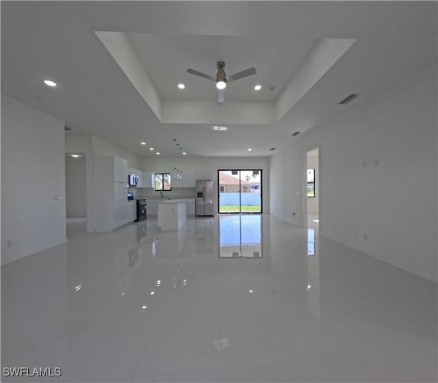 spare room with visible vents, ceiling fan, a raised ceiling, and recessed lighting