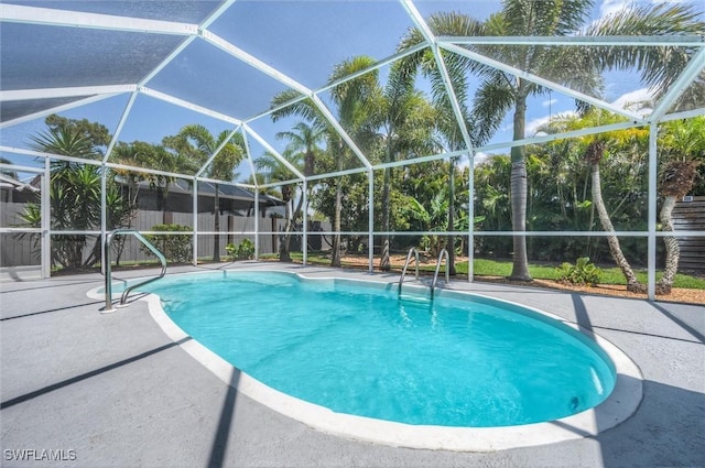 27375 Imperial Oaks Cir, Bonita Springs, FL 34135 - view of swimming pool featuring a patio area, a fenced backyard, a fenced in pool, and a lanai