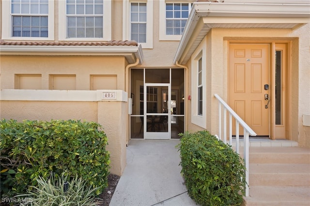 view of exterior entry featuring stucco siding