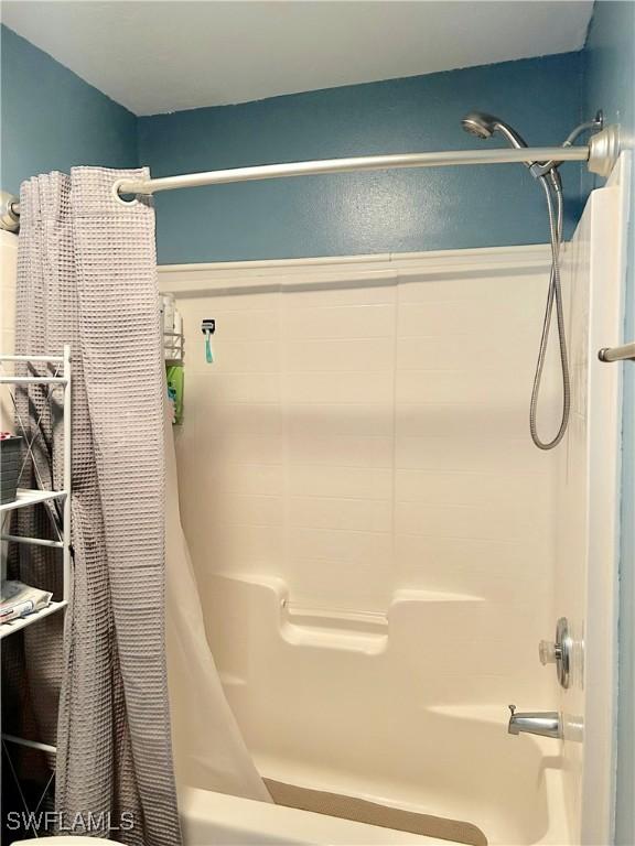 full bath with shower / bath combo with shower curtain