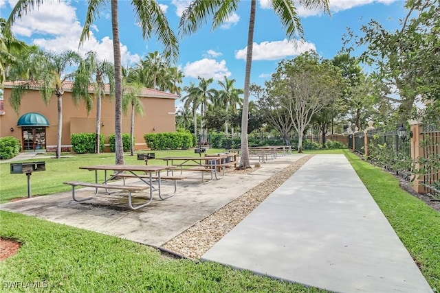 1150 Wildwood Lakes Blvd Unit 306, Naples, FL 34104 - view of home's community featuring fence and a lawn
