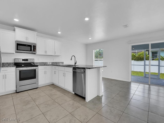 1512 NW 31st Ave, Cape Coral, FL 33993 - kitchen featuring a sink, appliances with stainless steel finishes, recessed lighting, and a peninsula