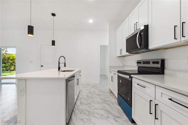 8 Cleat Ct, Placida, FL 33946 - kitchen featuring appliances with stainless steel finishes, a sink, light marble finish floors, white cabinets, and an island with sink