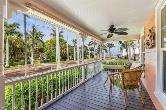 sunroom featuring a ceiling fan