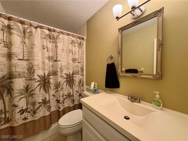 full bath featuring toilet, vanity, a shower with curtain, and a textured ceiling