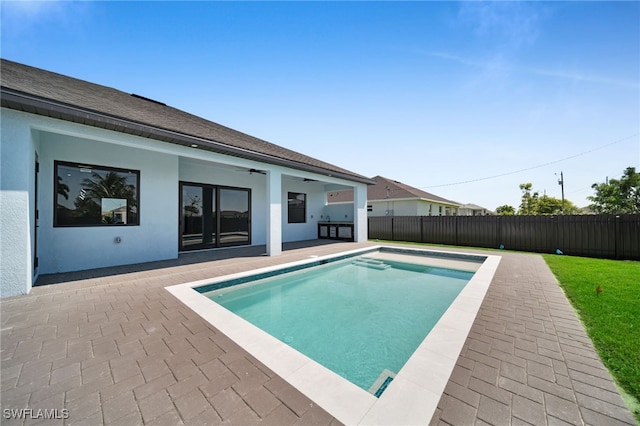 view of swimming pool with a patio area, a fenced backyard, and ceiling fan
