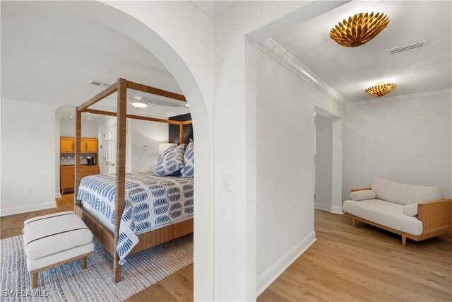 8451 Casa Del Rio Ln, Fort Myers, FL 33919 - bedroom with arched walkways, light wood-style floors, and visible vents