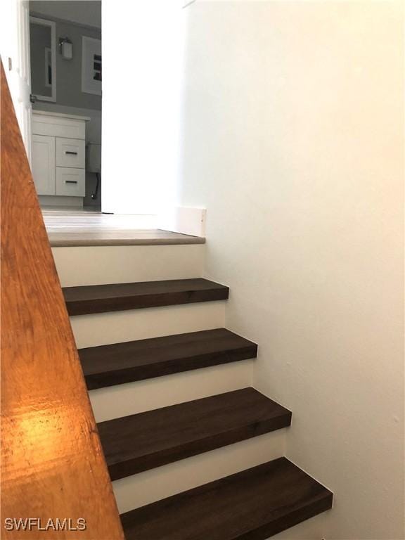 411 SW 34th Ter, Cape Coral, FL 33914 - view of stairs