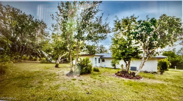 21070 Delake Ave, Port Charlotte, FL 33954 - view of green lawn