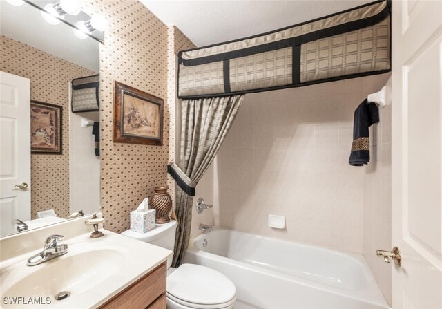4660 Winged Foot Ct Unit 102, Naples, FL 34112 - full bath featuring toilet, shower / bathtub combination with curtain, and vanity