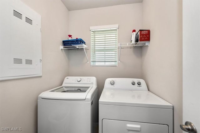 8813 Swell Brooks Ct, North Fort Myers, FL 33917 - laundry room featuring washer and clothes dryer