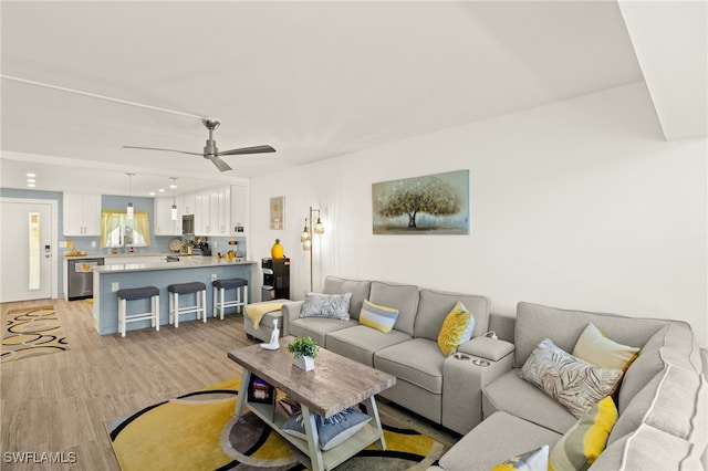 living room with light wood-style floors and ceiling fan