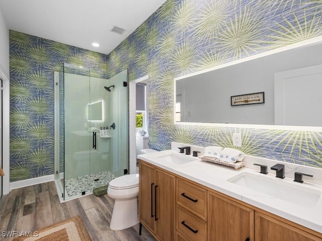 full bath featuring wallpapered walls, wood finished floors, a sink, and toilet