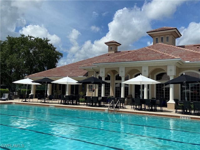6095 Pinnacle Ln Unit 1304, Naples, FL 34110 - community pool with a patio area