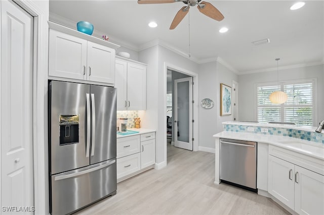kitchen featuring a sink, appliances with stainless steel finishes, tasteful backsplash, and light countertops