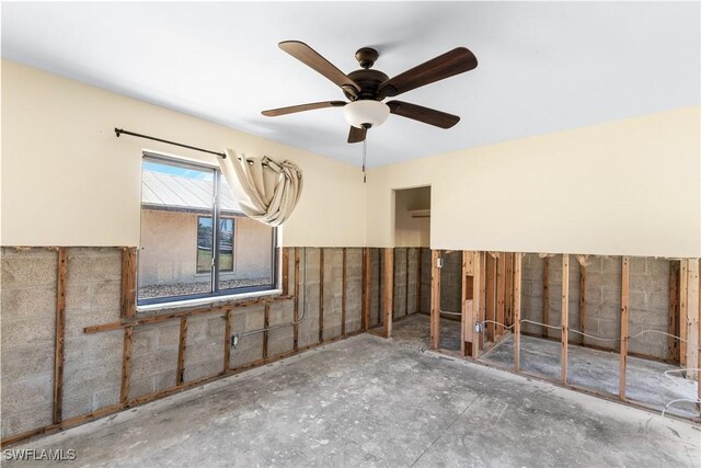 6181 Plumosa Ave, Fort Myers, FL 33908 - empty room featuring a ceiling fan