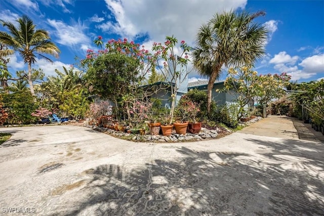 813 105th Ave N, Naples, FL 34108 - view of home's exterior