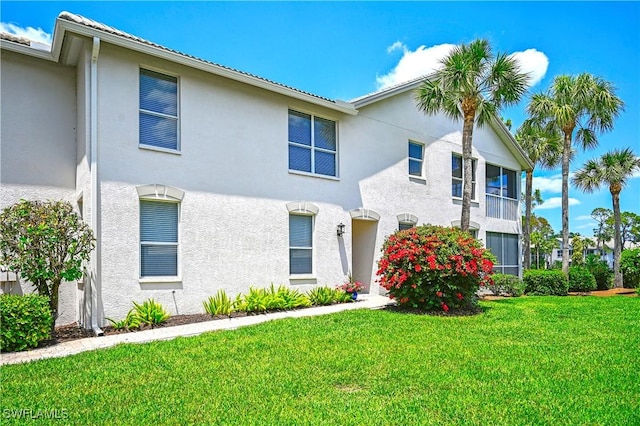 27071 Lake Harbor Ct Unit 103, Bonita Springs, FL 34134 - view of front of property with stucco siding and a front lawn