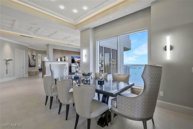 dining space with crown molding, baseboards, plenty of natural light, and recessed lighting