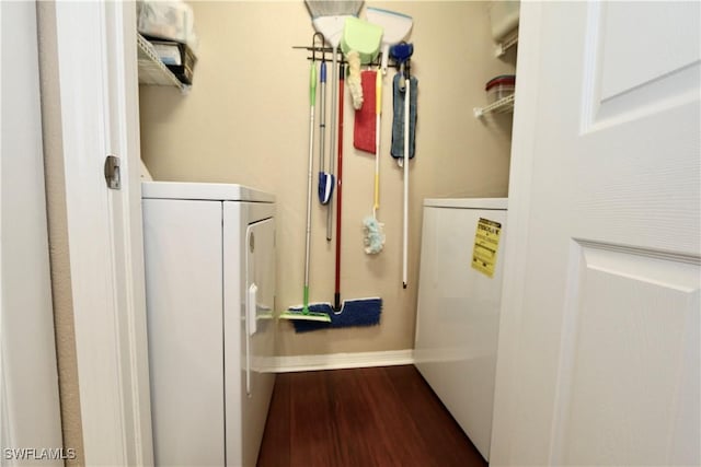 washroom featuring baseboards, laundry area, dark wood-style flooring, and independent washer and dryer