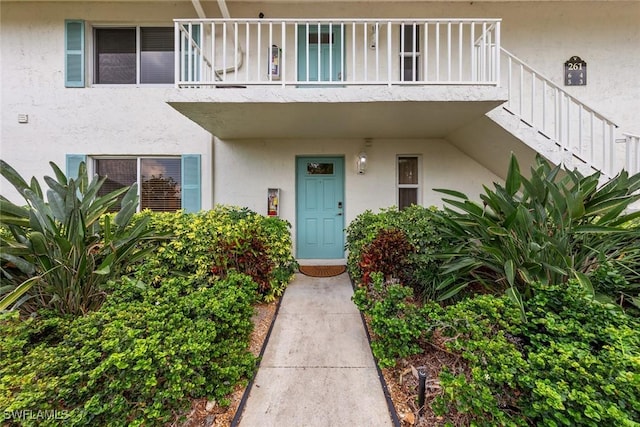 property entrance featuring stucco siding