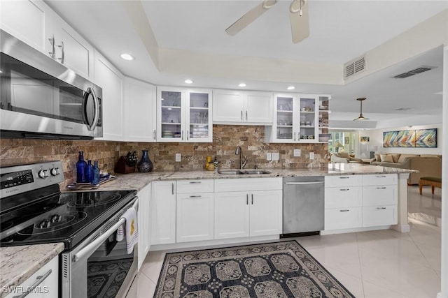 kitchen with tasteful backsplash, stainless steel appliances, visible vents, and a sink