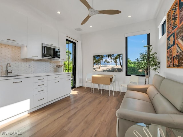 living room with recessed lighting, a ceiling fan, visible vents, and light wood-style flooring