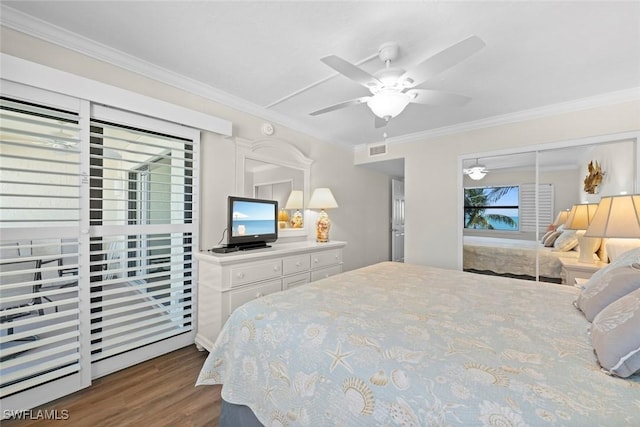 2230 Camino Del Mar Dr Unit 1C4, Sanibel, FL 33957 - bedroom with wood finished floors, visible vents, crown molding, and a ceiling fan