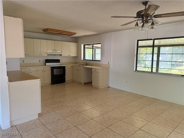 4004 Sena Ln, Labelle, FL 33935 - kitchen featuring a textured ceiling, a sink, ceiling fan, under cabinet range hood, and electric stove