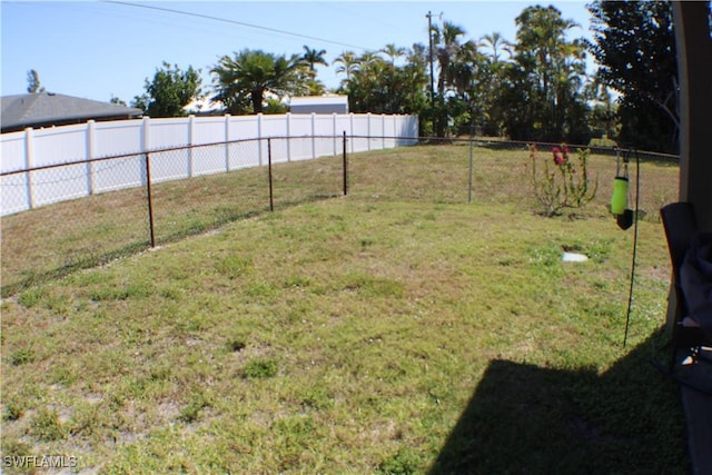 509 SW 28th St, Cape Coral, FL 33914 - view of yard featuring a fenced backyard
