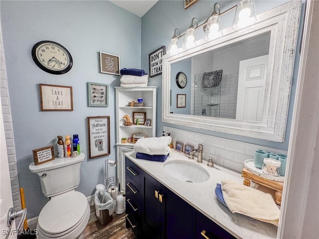 270 River Oaks Dr, Labelle, FL 33935 - full bath featuring backsplash, wood finished floors, vanity, baseboards, and tiled shower
