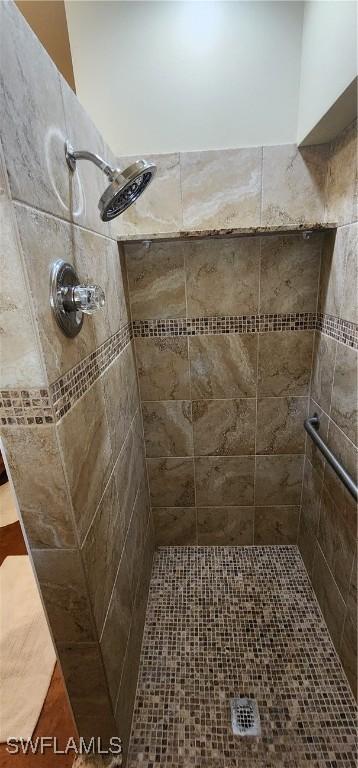 3105 Secretariat Dr, Labelle, FL 33935 - full bath featuring tiled shower