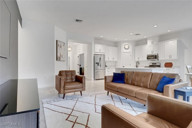 living area featuring visible vents, recessed lighting, and baseboards