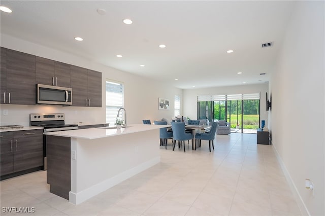kitchen featuring recessed lighting, stainless steel appliances, a sink, visible vents, and open floor plan