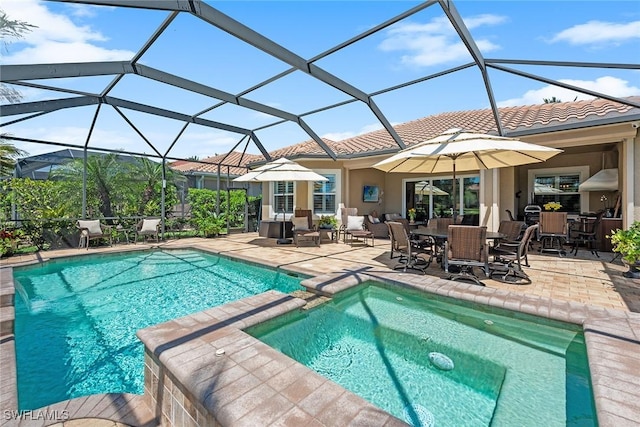 view of swimming pool featuring a pool with connected hot tub and a patio area