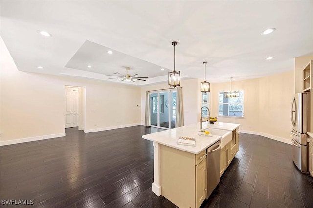 kitchen with stainless steel appliances, baseboards, a sink, and ceiling fan