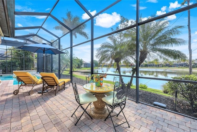 8993 Crooked Stick Ct, Naples, FL 34113 - sunroom with a water view