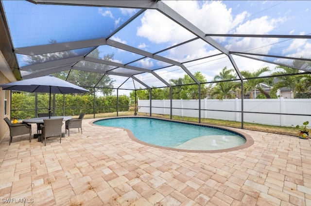 618 SW 18th St, Cape Coral, FL 33991 - view of pool with a lanai, a fenced backyard, a patio, and a fenced in pool