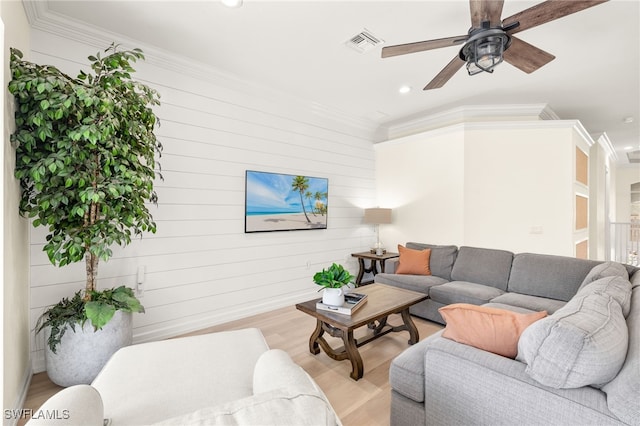 living room with ceiling fan, light wood-style floors, recessed lighting, visible vents, and ornamental molding